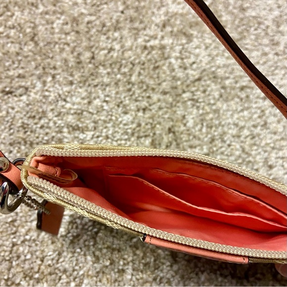 Coach wristlet - Picture 5 of 5